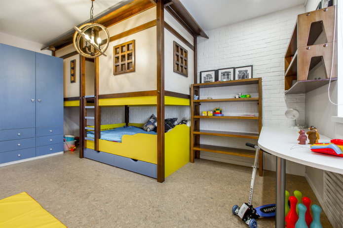cama con forma de casa en la habitación de un niño