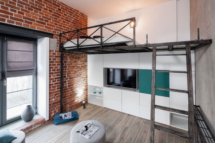 Cama en el segundo nivel en estilo loft