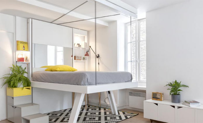 Cama móvil bajo el techo