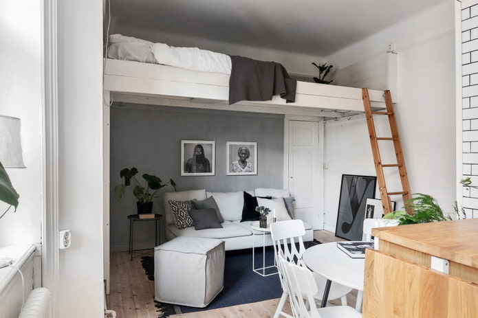 cama a gran altura en la cocina-salón