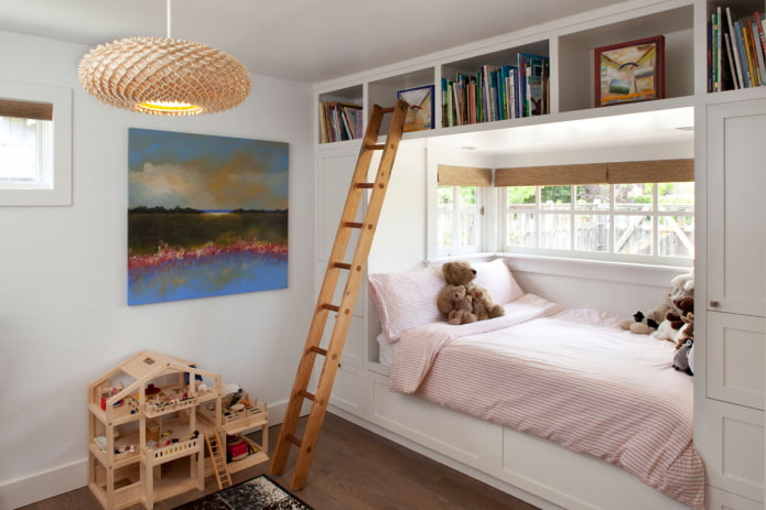Nicho con cama junto a la ventana en el interior