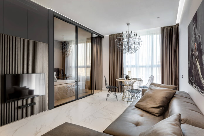 sofá plegable en un apartamento de una habitación
