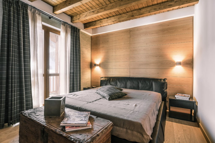Cama negra en el interior del dormitorio