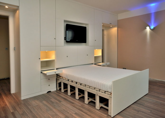 Cama plegable en el interior