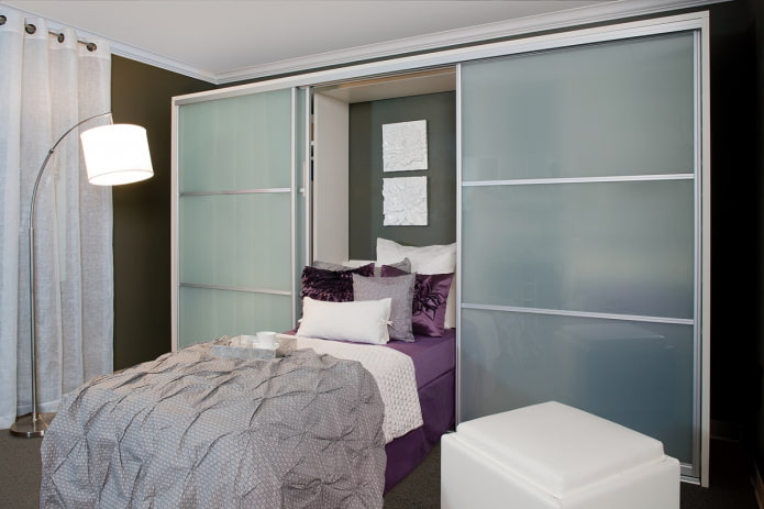 cama con mecanismo de elevación vertical