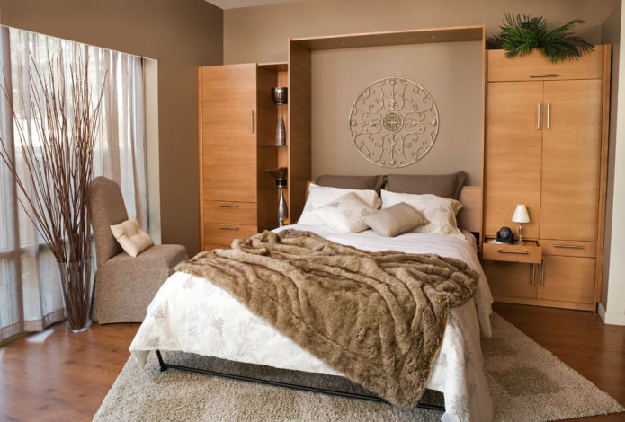 Cama empotrada en el interior del dormitorio