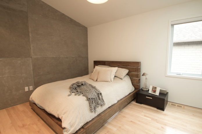 cama de madera marrón en el interior