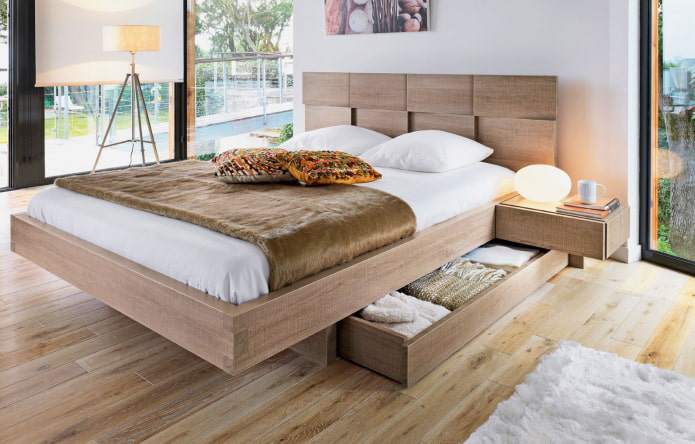 Cama de madera con cajones en el interior