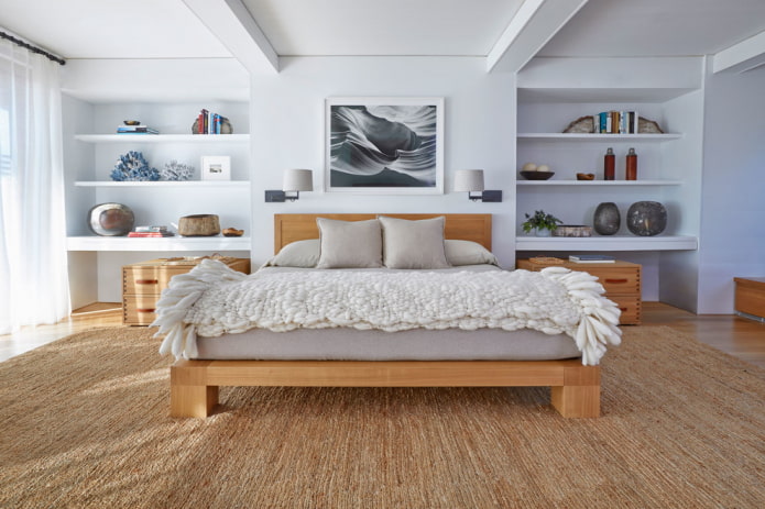 cama de madera en El interior