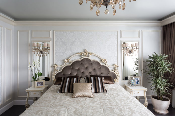 cama con cabecero figurado en el interior