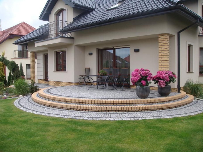 casa con porche redondo