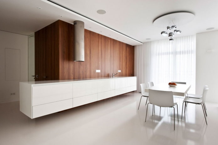 Pared de madera sobre fondo de cocina blanca
