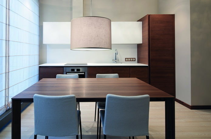 Lámpara colgante sobre el comedor