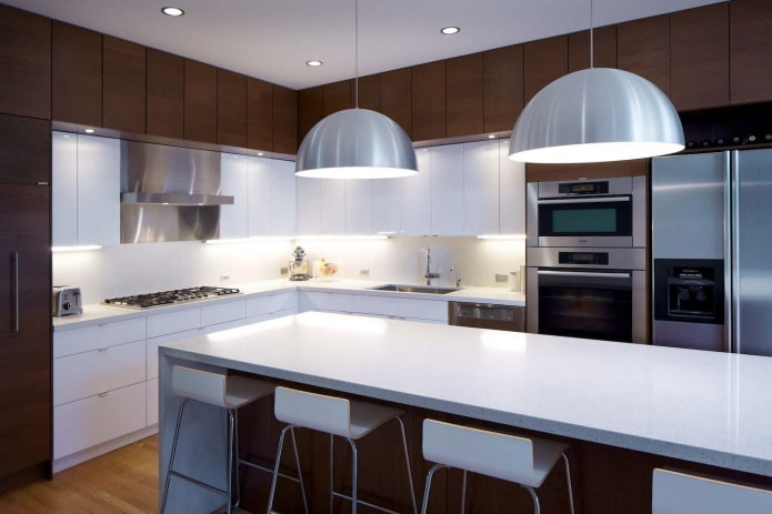Iluminación en el interior de la cocina de estilo moderno