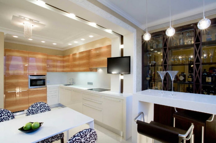 Iluminación en el interior de la cocina de estilo moderno