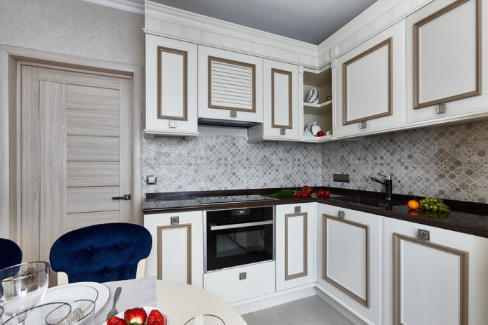 Juego de cocina con listones en contraste