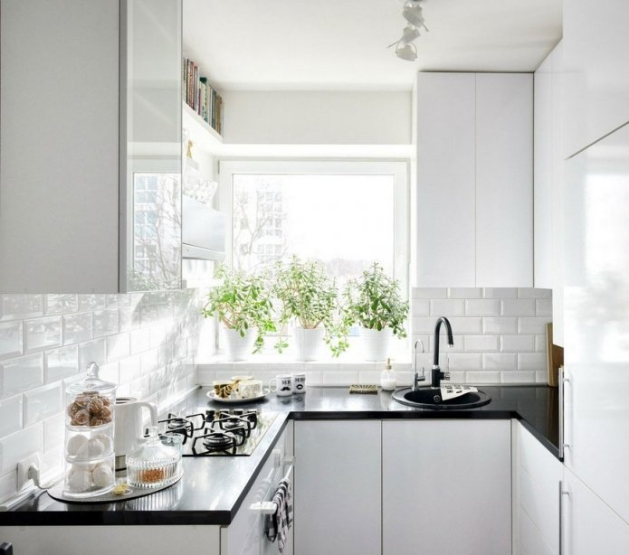 cocina pequeña con un conjunto en forma de U