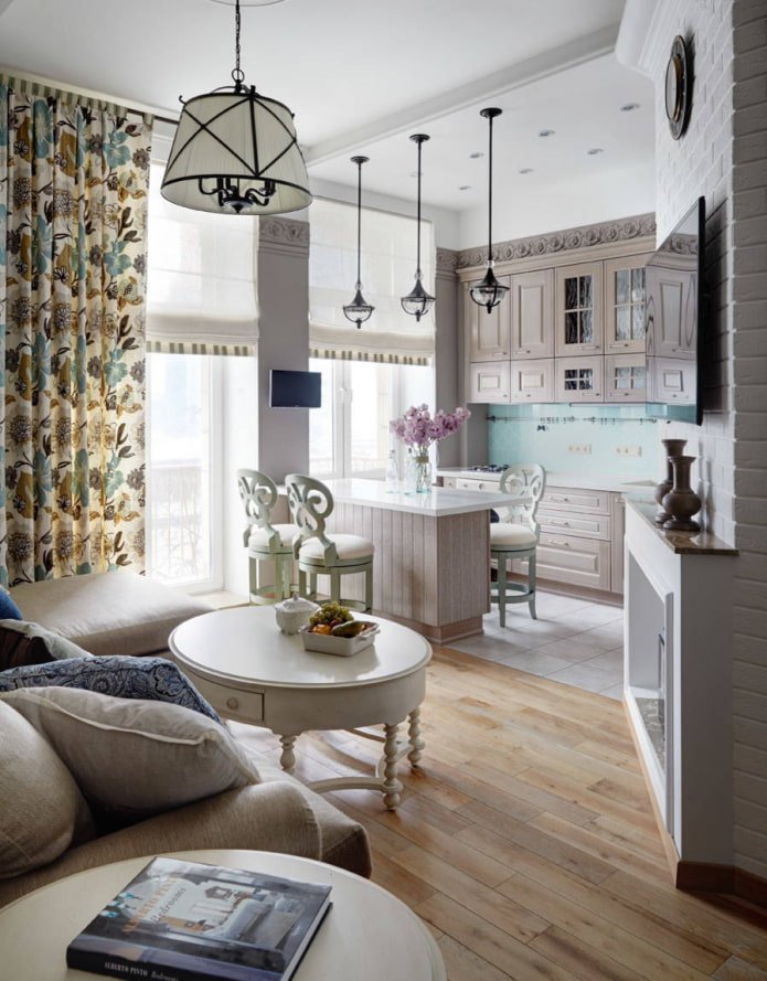 Cocina-sala de estar de estilo provenzal