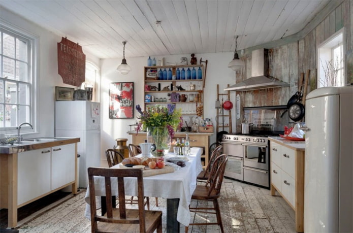 Casa de campo con refrigerador y estufa