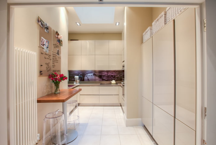 pequeña cocina en un nicho del interior