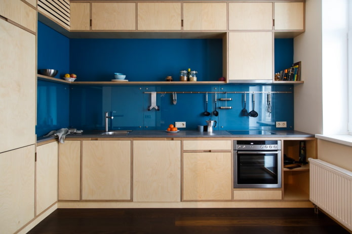 cocina de contrachapado con estilo