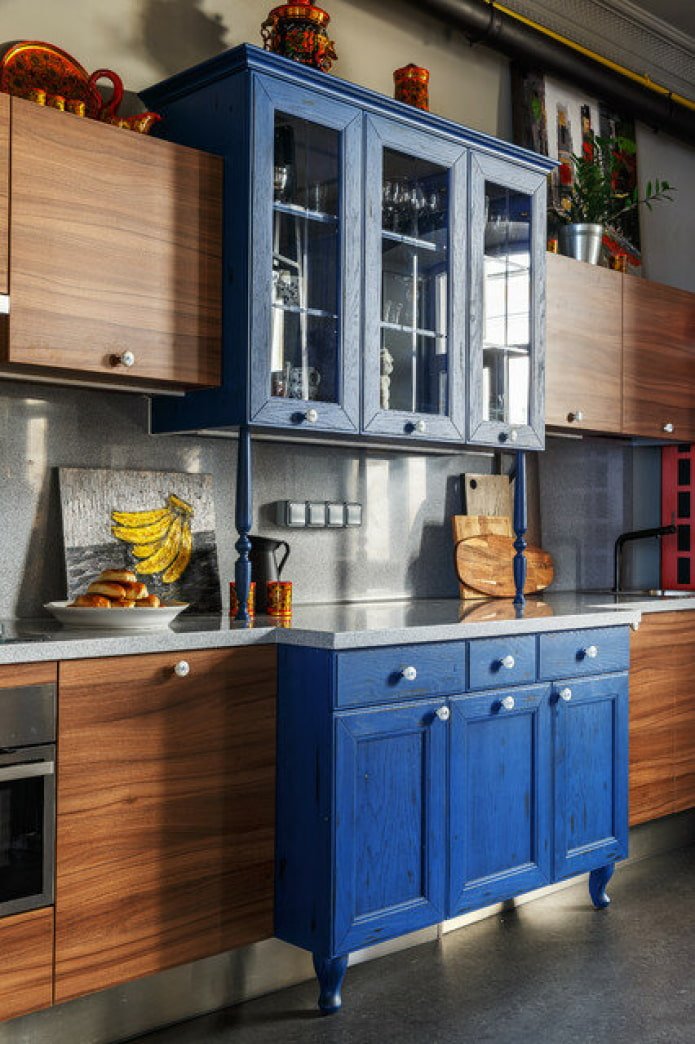 Combinación de madera con azul