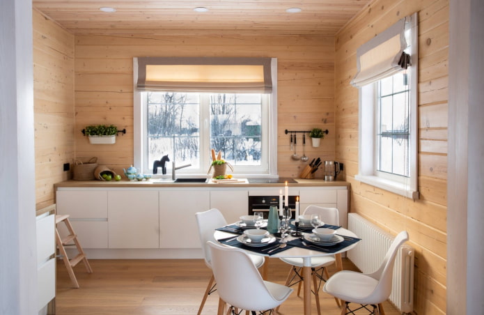 Juego de cocina recto bajo la ventana