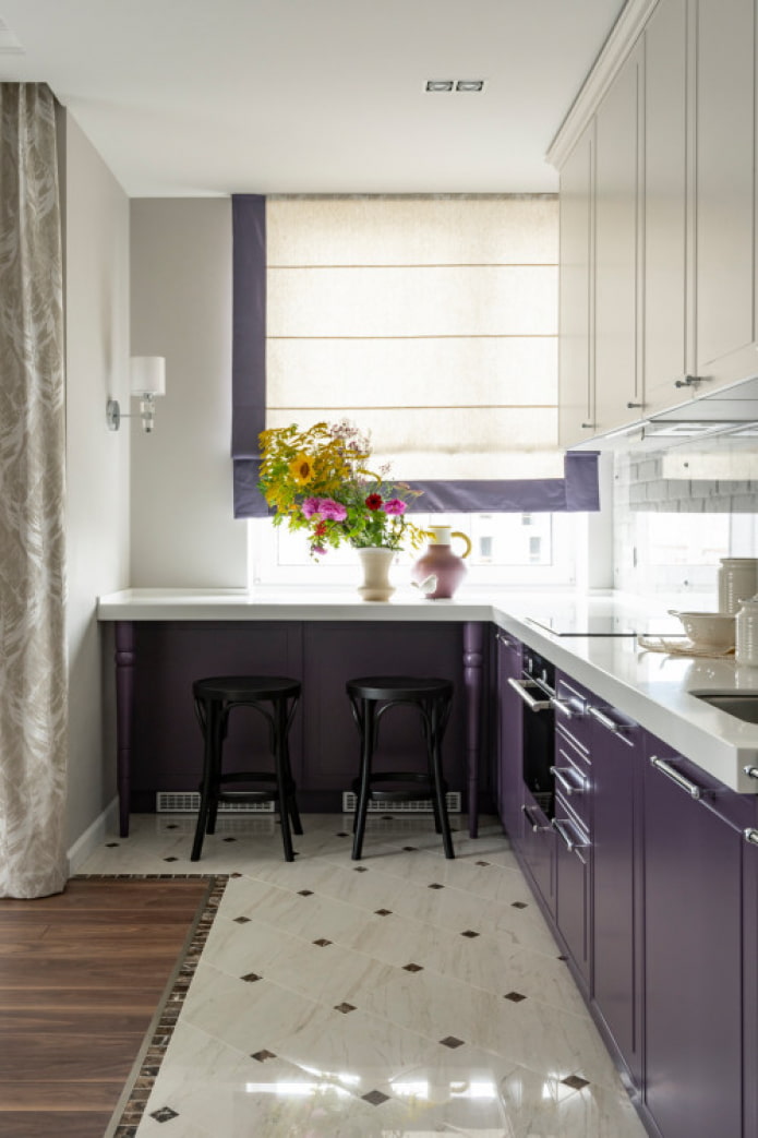 cocina esquinera con ventana