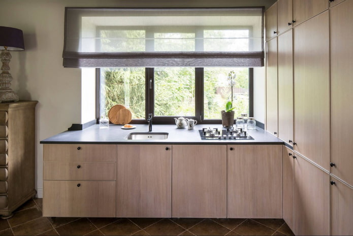 encimera ancha en la cocina