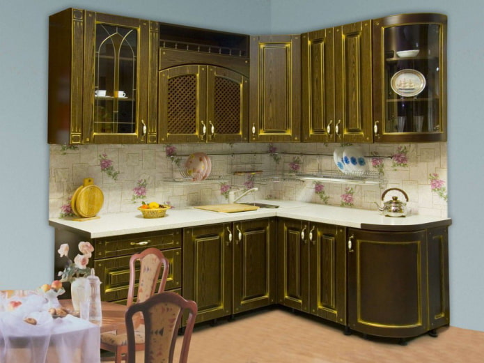 Cocina oscura con pátina