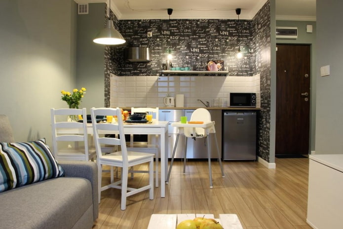 interior de una cocina-estudio con acabado decorativo