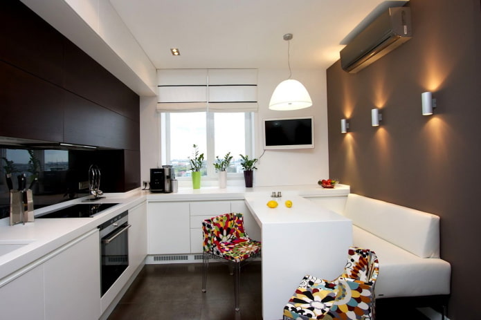 interior con un área de cocina junto a la ventana