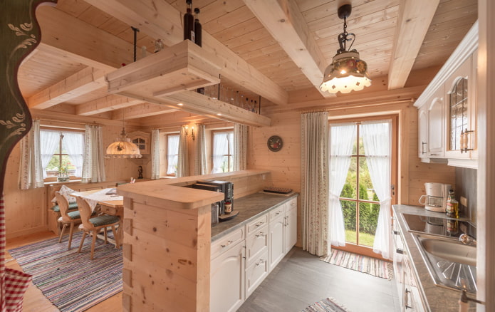 cocina de madera en la casa 