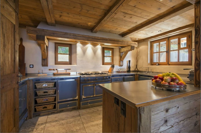 Cocina pequeña y espaciosa