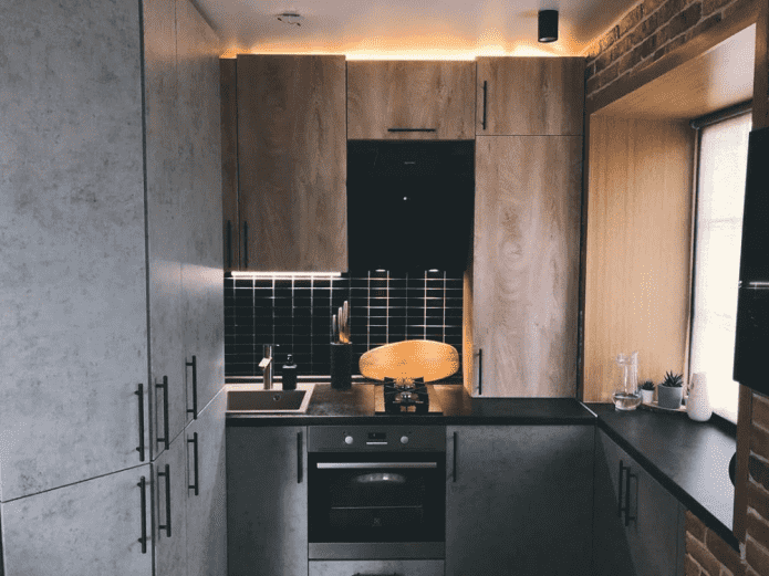 Ejemplo de diseño de cocina estilo loft en una Khrushchevka