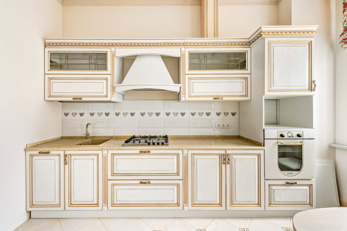 delantal en el interior de una cocina clásica