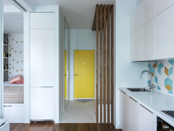 Pasillo y cocina modernos