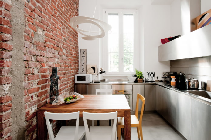 pequeña cocina en un apartamento de la época de Jruschov