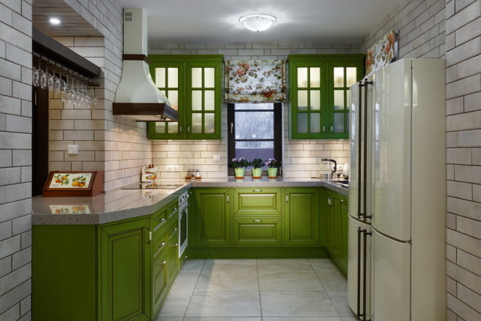 Estilo provenzal en el interior de una cocina verde