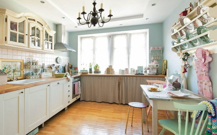 decoración en el interior de la cocina en estilo provenzal