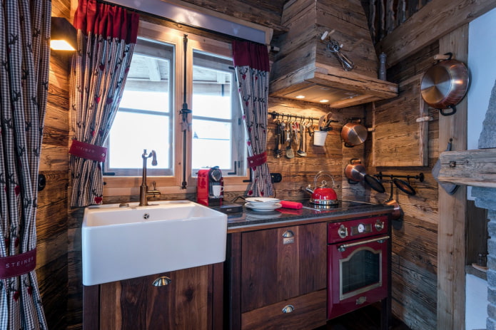 cocina con detalles en rojo