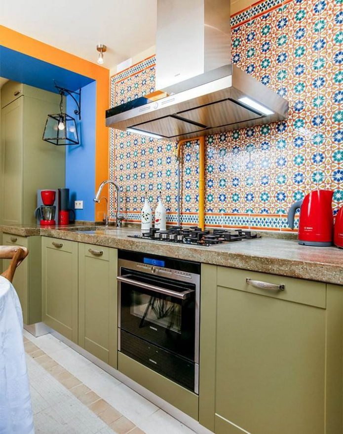 combinación azul y naranja