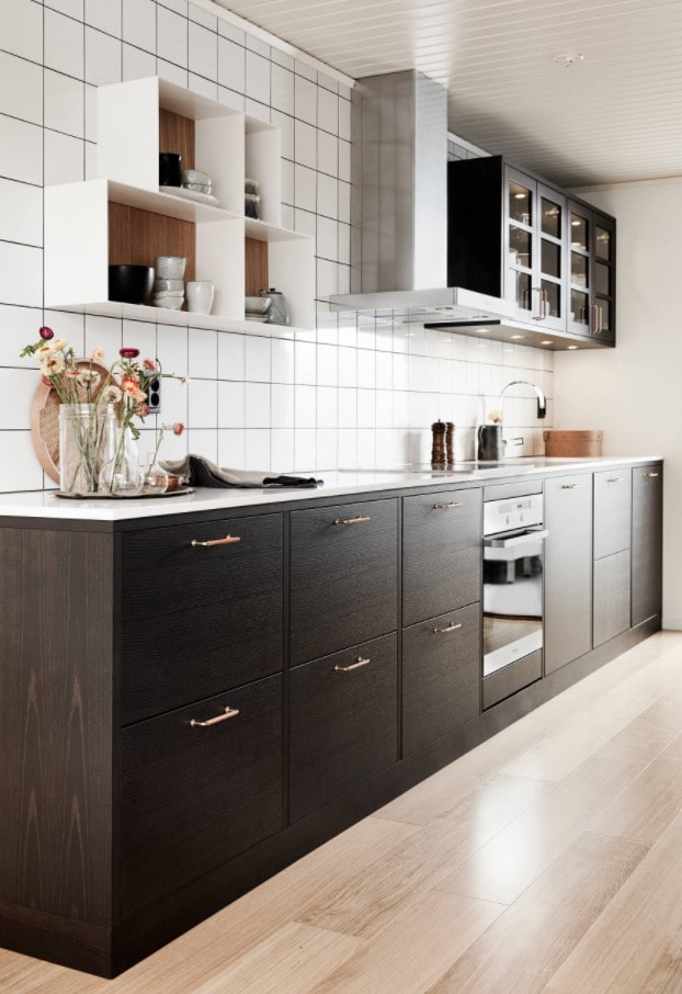 acabado de cocina a juego con muebles wengué
