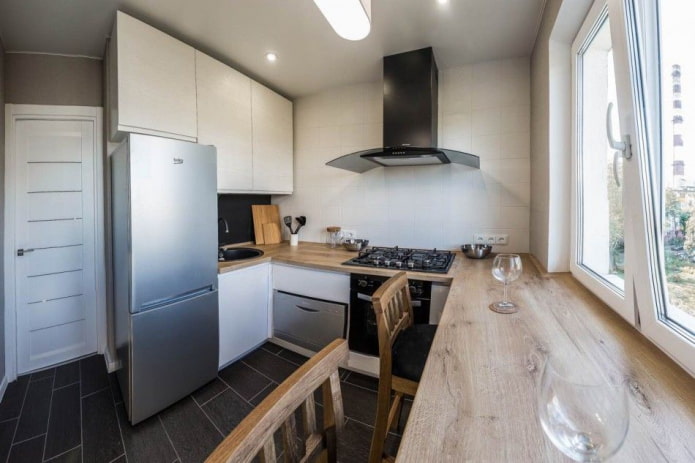 cocina pequeña con electrodomésticos