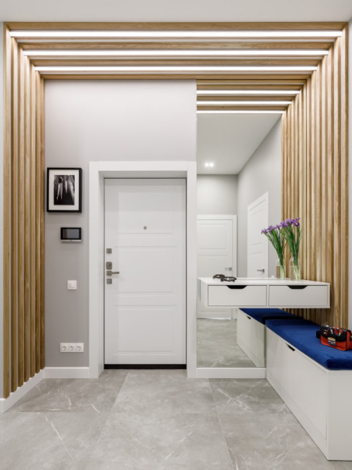 decoración de pared de madera en el pasillo
