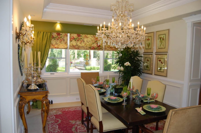 Lambrequín verde en el interior 