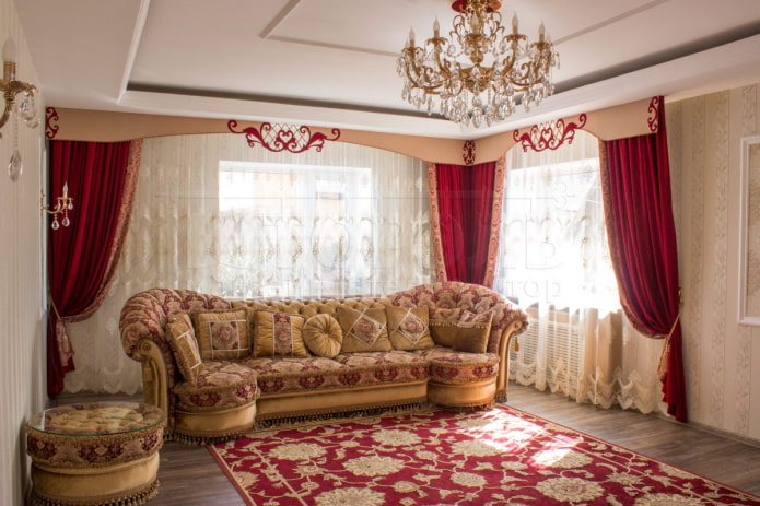 Decoración calada del lambrequín