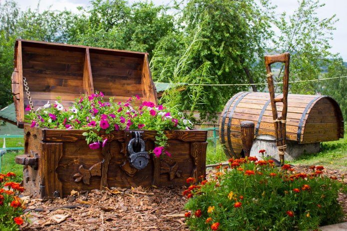 Decoración de jardín en estilo rural
