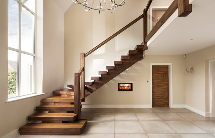 Formas de los tramos de escaleras en el interior de la casa
