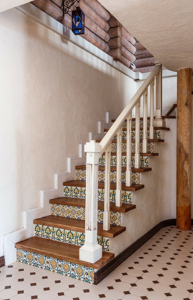 decoración de la escalera en el interior de una casa particular